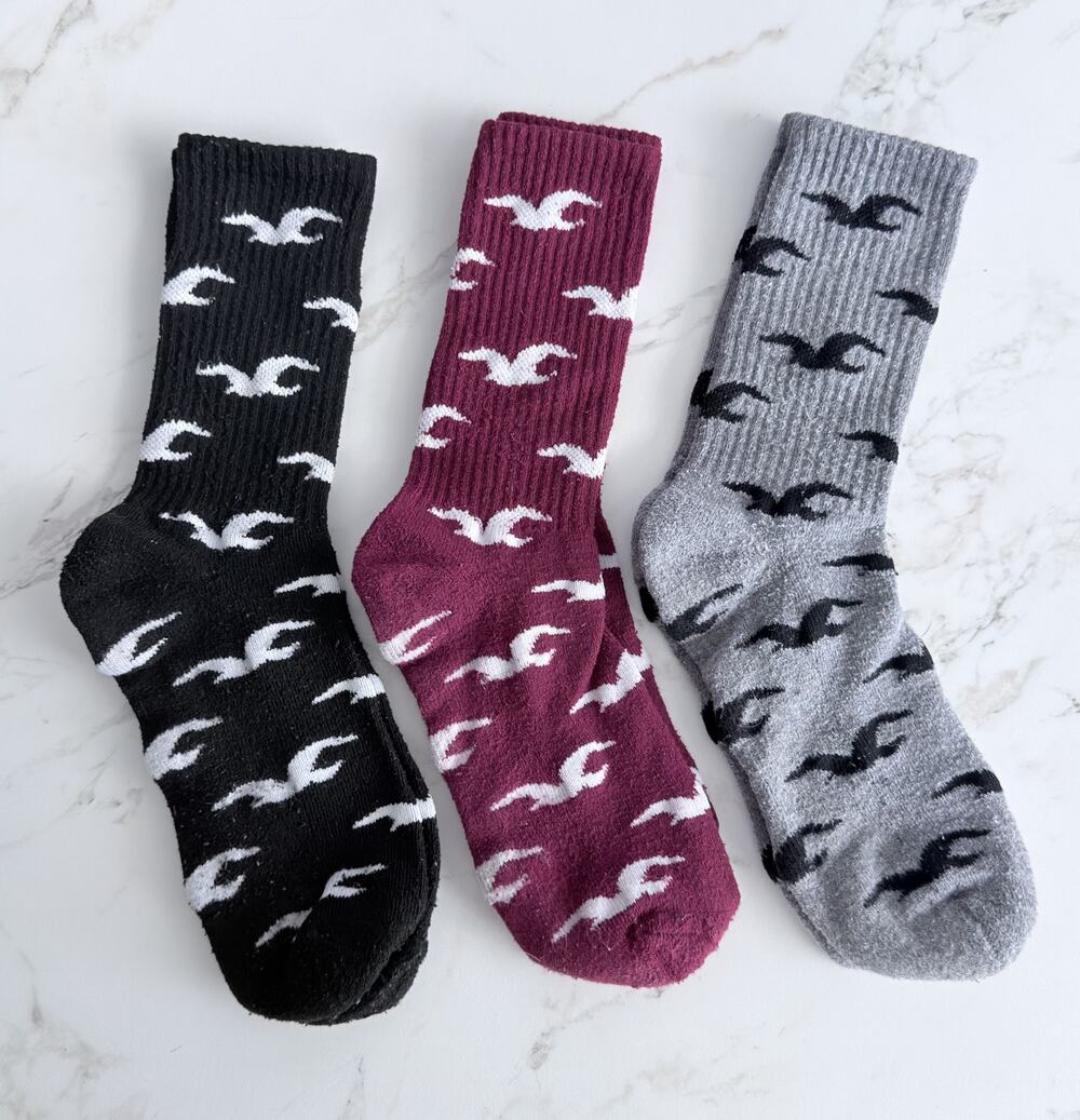 Hollister Men's Crew Socks 3-Pack Seagull Logo Black Maroon Grey Preowned